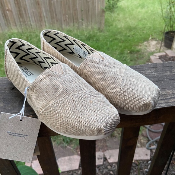 TOMS Women's Alpargata Natural Heritage Canvas Slip-On Loafers. Round toe flats - Picture 16 of 17